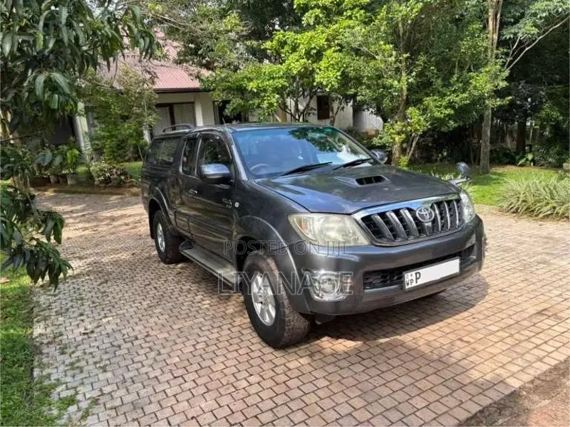 Toyota Hilux Vigo Smart Cab 4WD 2010 Pickup (Used)
