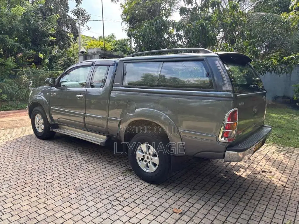 Toyota Hilux Vigo Smart Cab 4WD 2010 Pickup (Used)