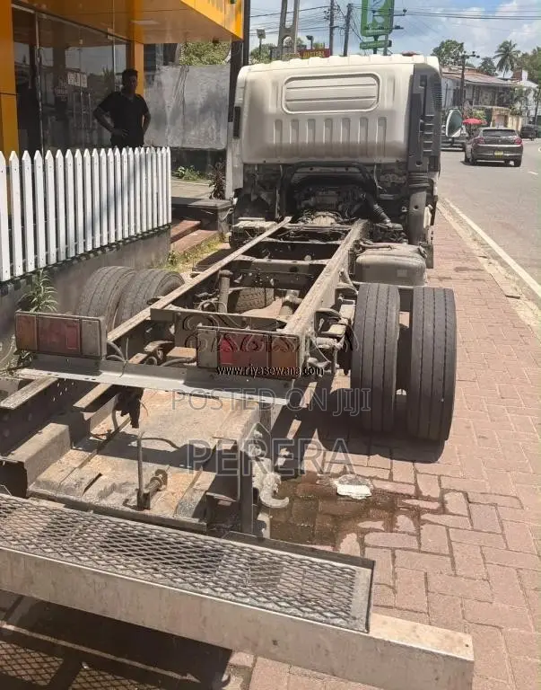 Isuzu NPR 85 14.5ft 2016 Lorry (Used)