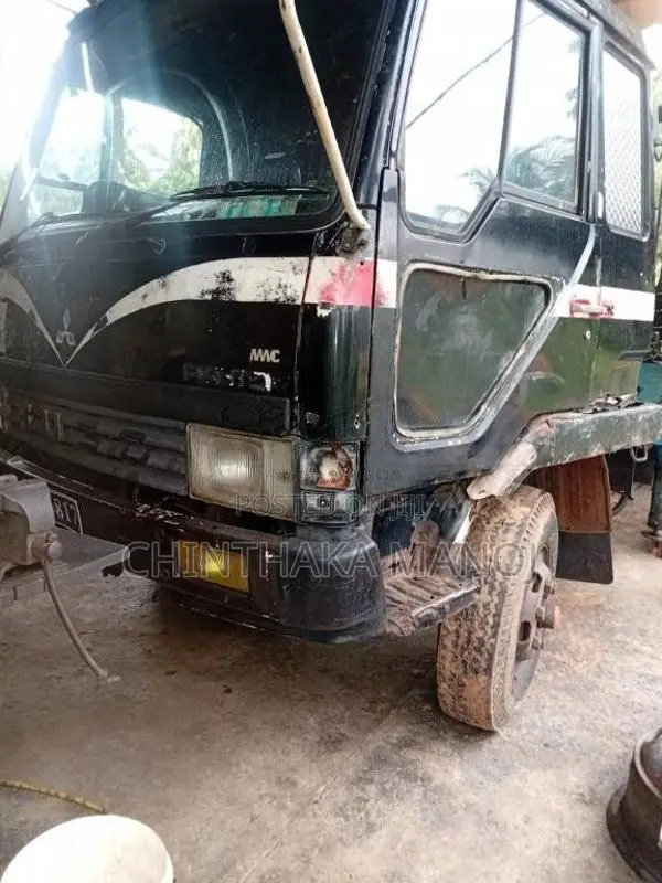 Mitsubishi Fuso 1996 Heavy-Duty (Used)