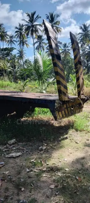 Mitsubishi Fuso 2000 Heavy-Duty (Used)