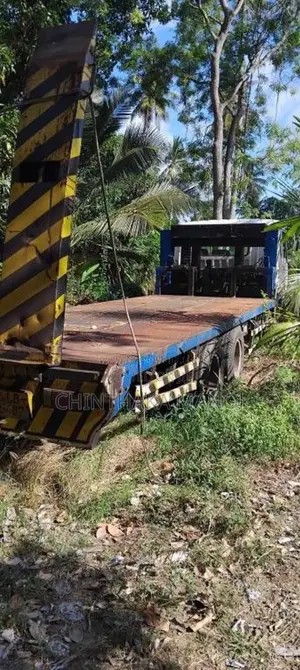 Mitsubishi Fuso 2000 Heavy-Duty (Used)