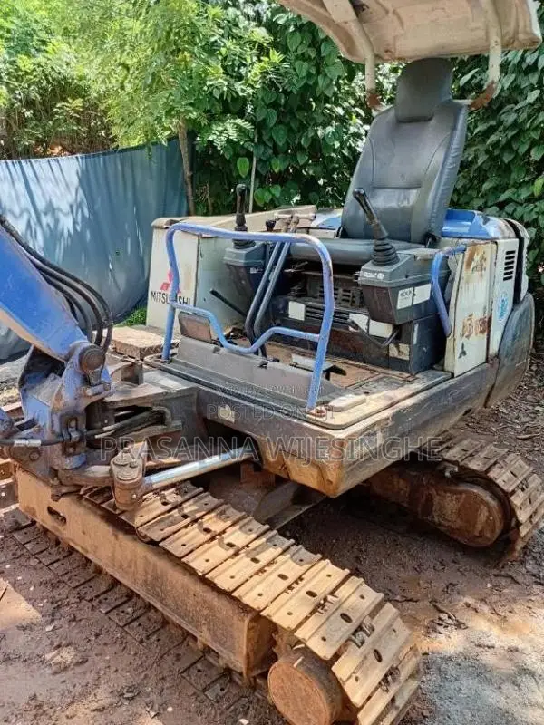 Mitsubishi MM30B 2015 Heavy-Duty (Used)