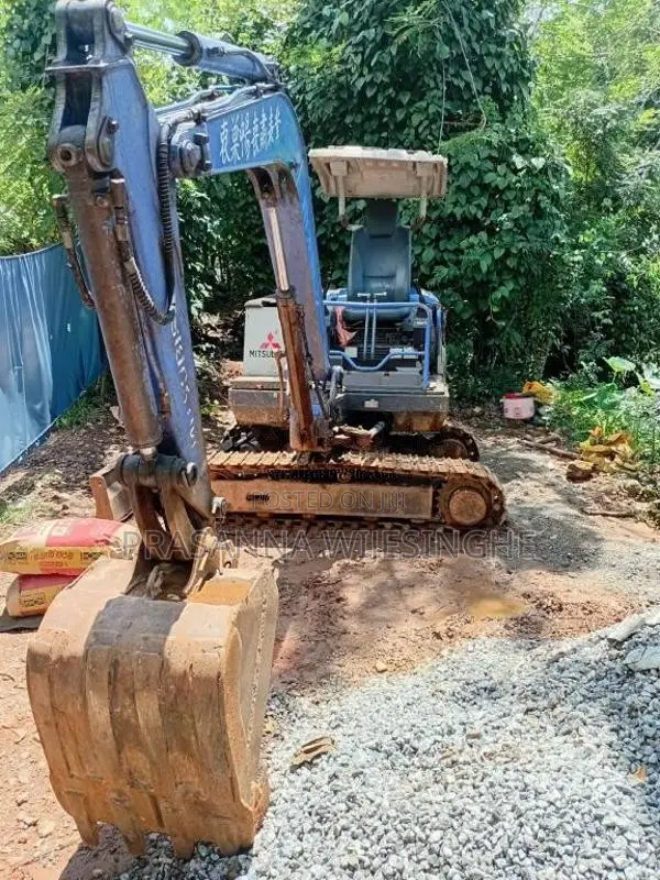 Mitsubishi MM30B 2015 Heavy-Duty (Used)