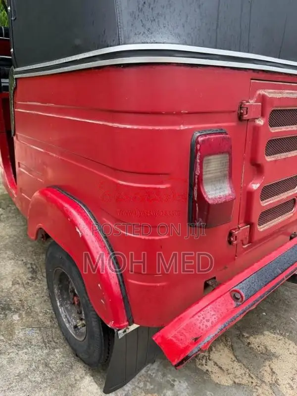 Bajaj RE 205 2016 Three Wheel (Used)