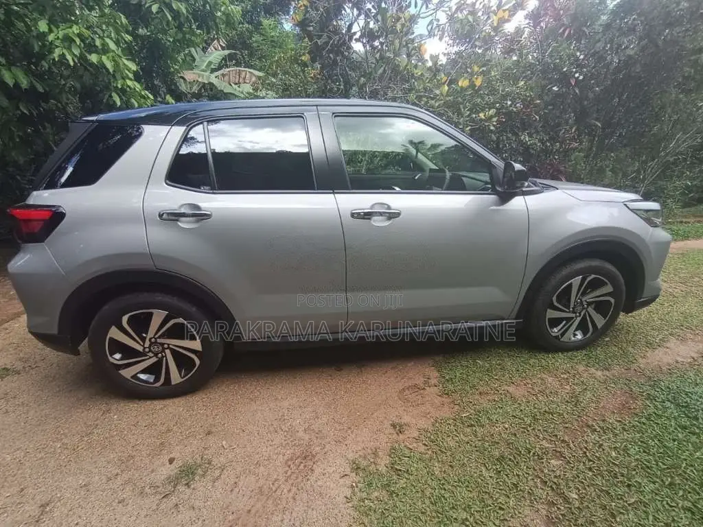 Toyota Raize 2025 SUV (Used)