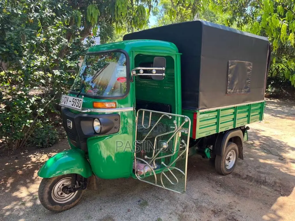 Bajaj Maxima 2017 Three Wheel (Used)