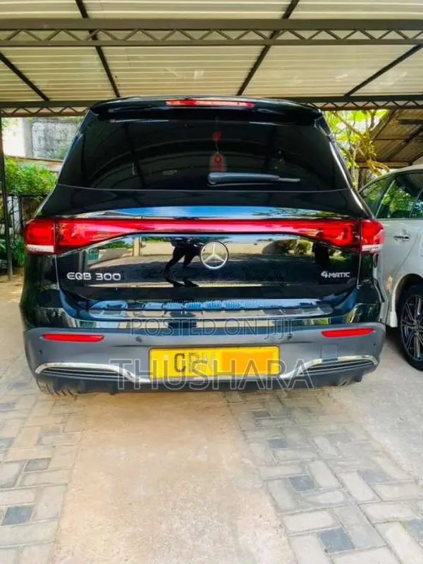Mercedes-Benz EQB300 2023 SUV (Used)