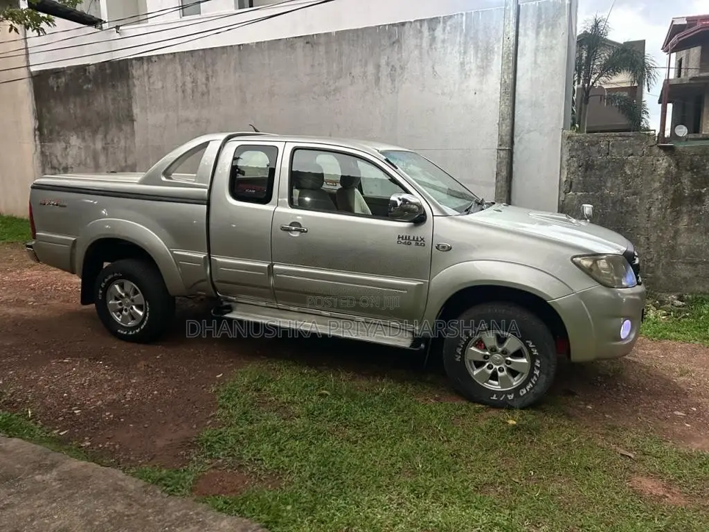 Toyota HILUX 2010 Pickup (Used)