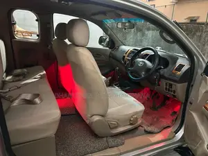 Toyota HILUX 2010 Pickup (Used)