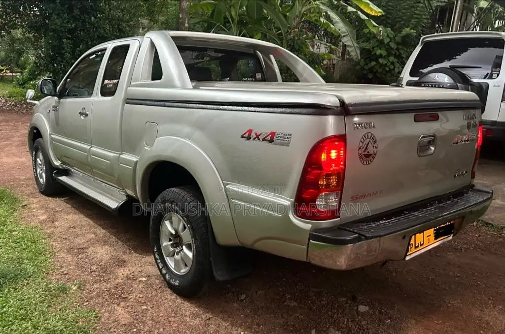 Toyota HILUX 2010 Pickup (Used)