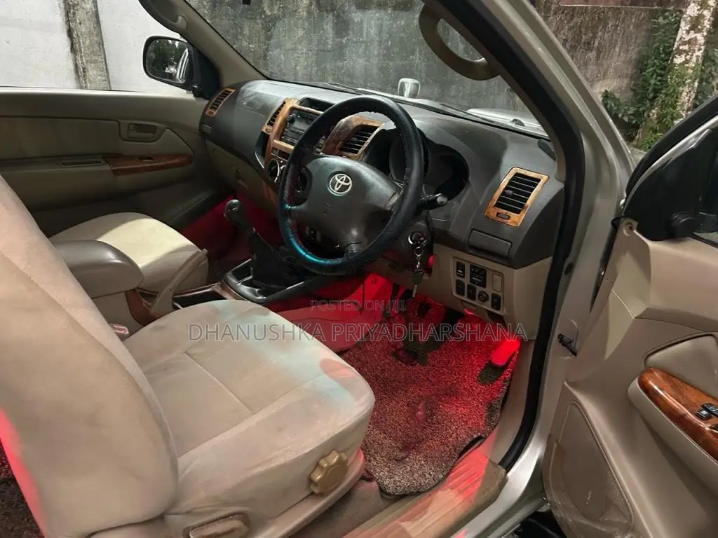 Toyota HILUX 2010 Pickup (Used)