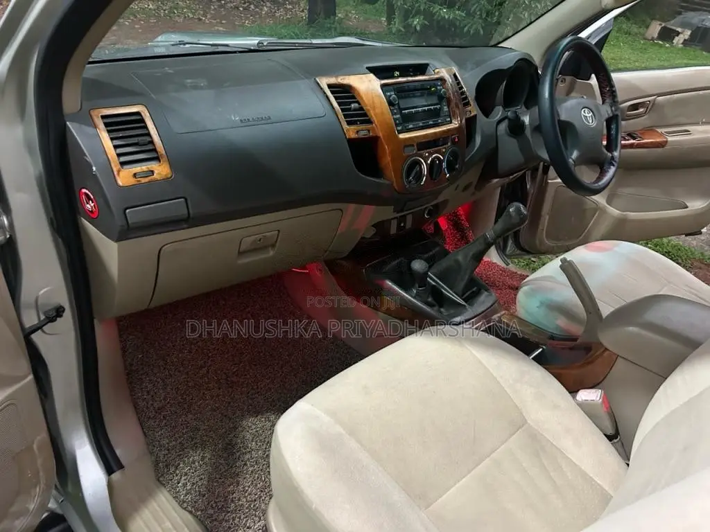 Toyota HILUX 2010 Pickup (Used)