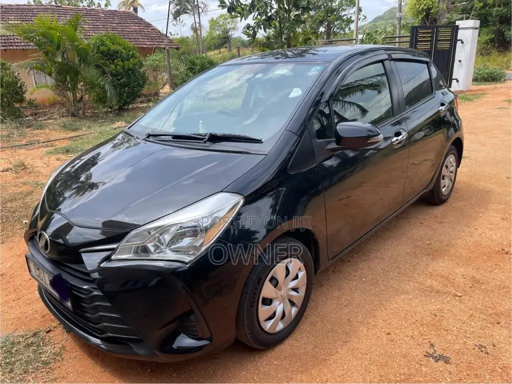 Toyota Vitz 2017 Car (Used)