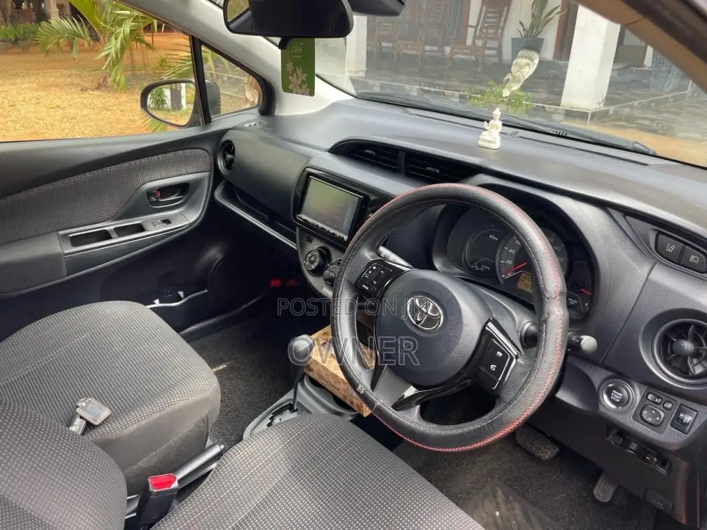 Toyota Vitz 2017 Car (Used)