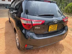 Toyota Vitz 2017 Car (Used)