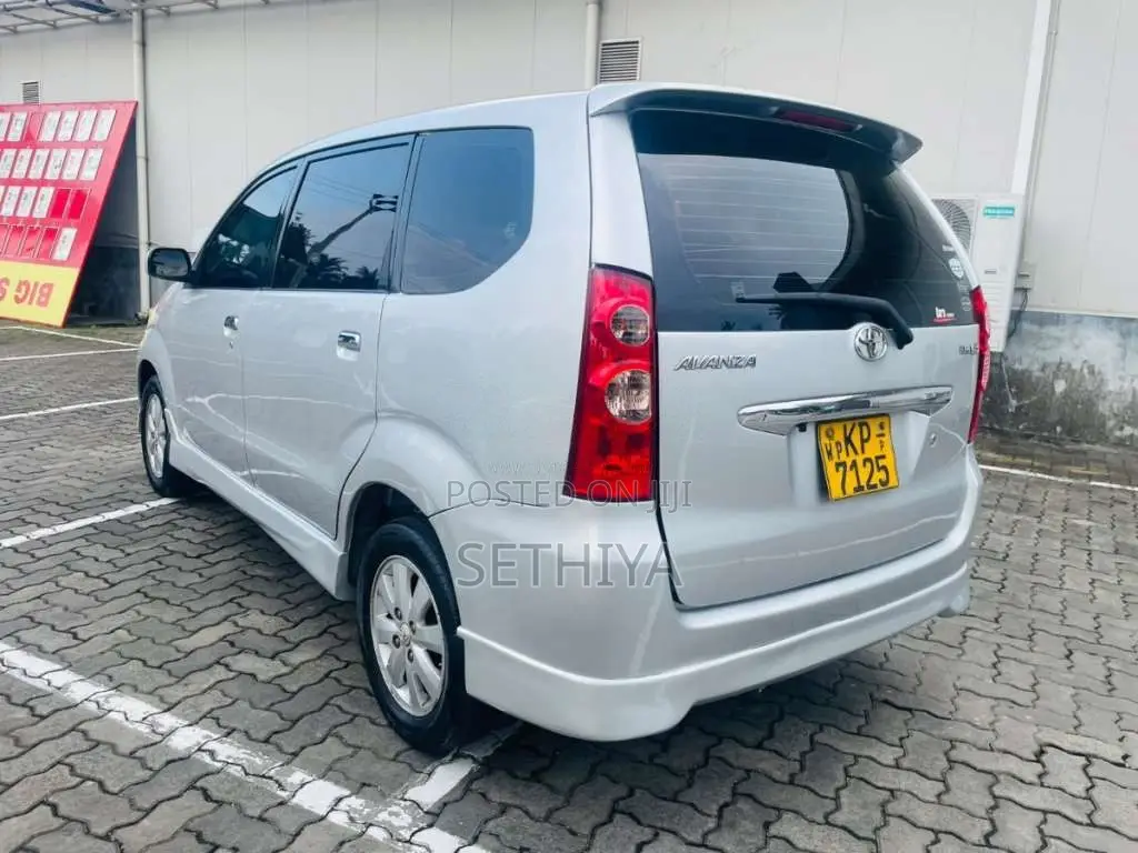 Toyota Avanza 2011 Car (Used)