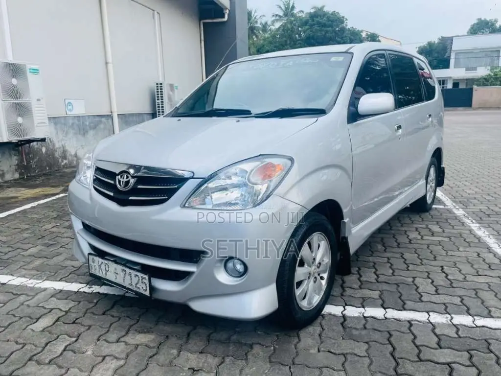 Toyota Avanza 2011 Car (Used)