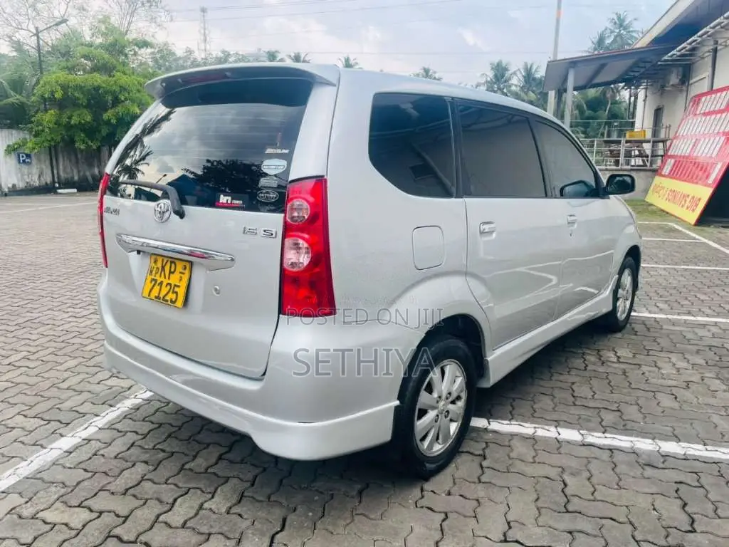 Toyota Avanza 2011 Car (Used)