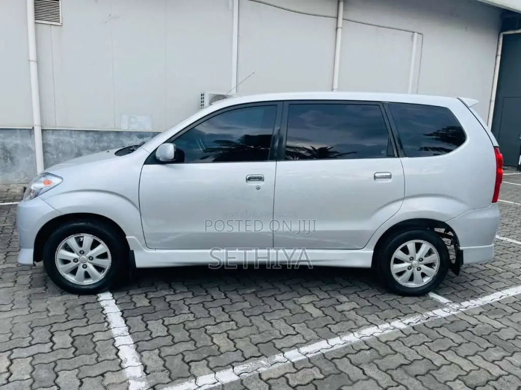 Toyota Avanza 2011 Car (Used)