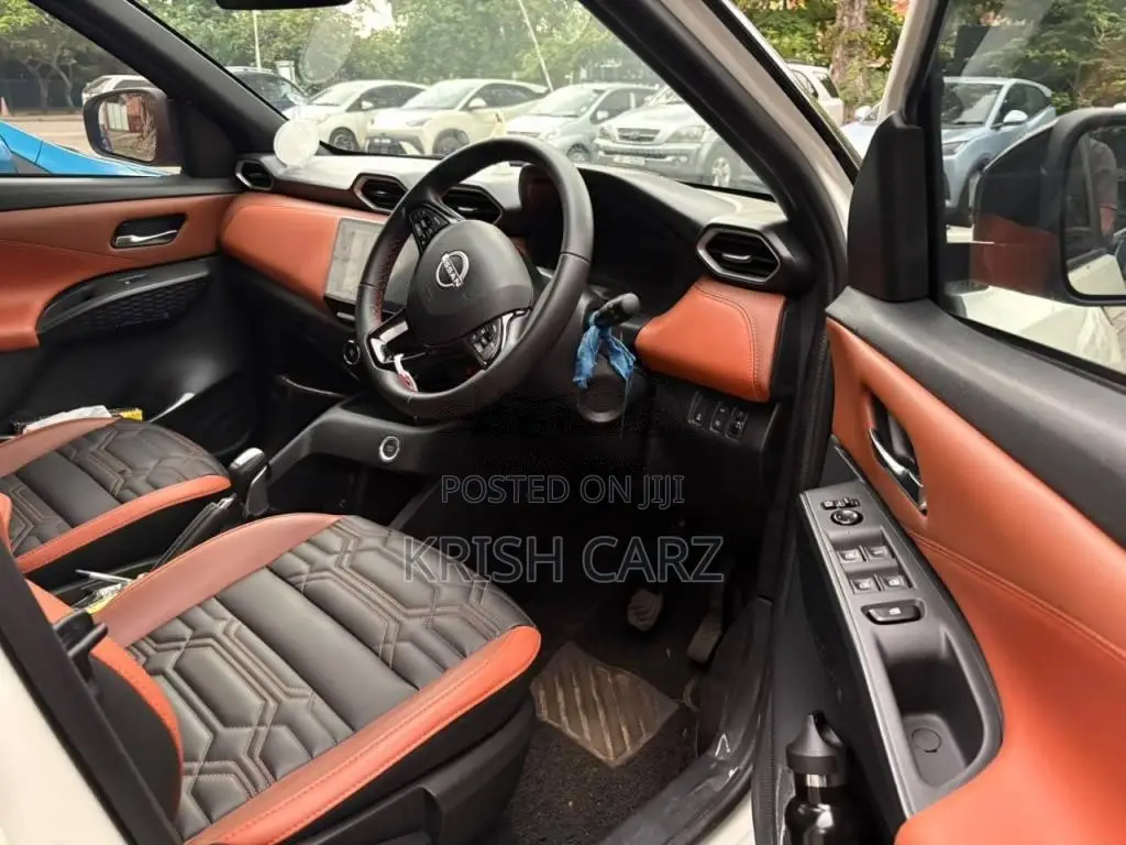 Nissan Magnite Tekna Plus CVT 2025 SUV (Used)