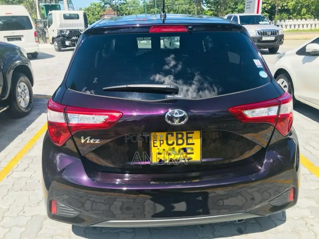 Toyota Vitz 2018 Car (Used)