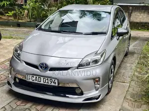 Toyota Prius S Led 2013 Car (Used)