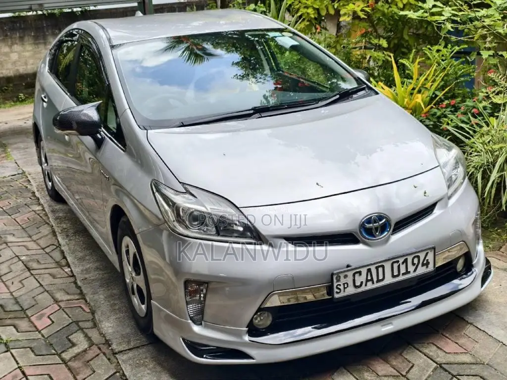 Toyota Prius S Led 2013 Car (Used)