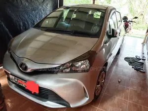 Toyota Vitz 2017 Car (Used)