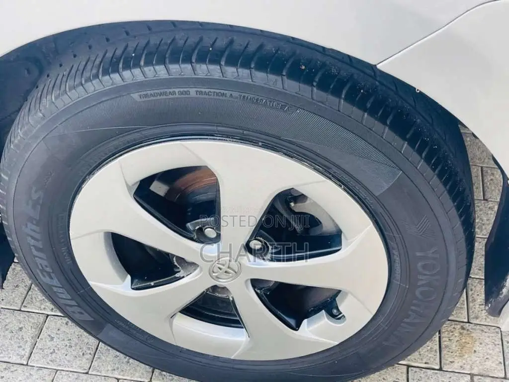 Toyota Prius 2012 Car (Used)