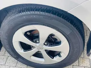 Toyota Prius 2012 Car (Used)