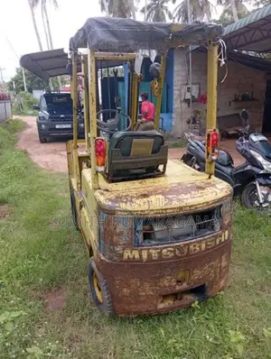 Mitsubishi Forklift 2000 Heavy-Duty (Used)