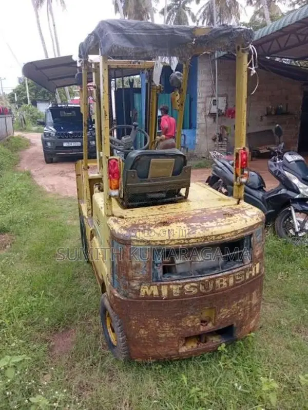 Mitsubishi Forklift 2000 Heavy-Duty (Used)