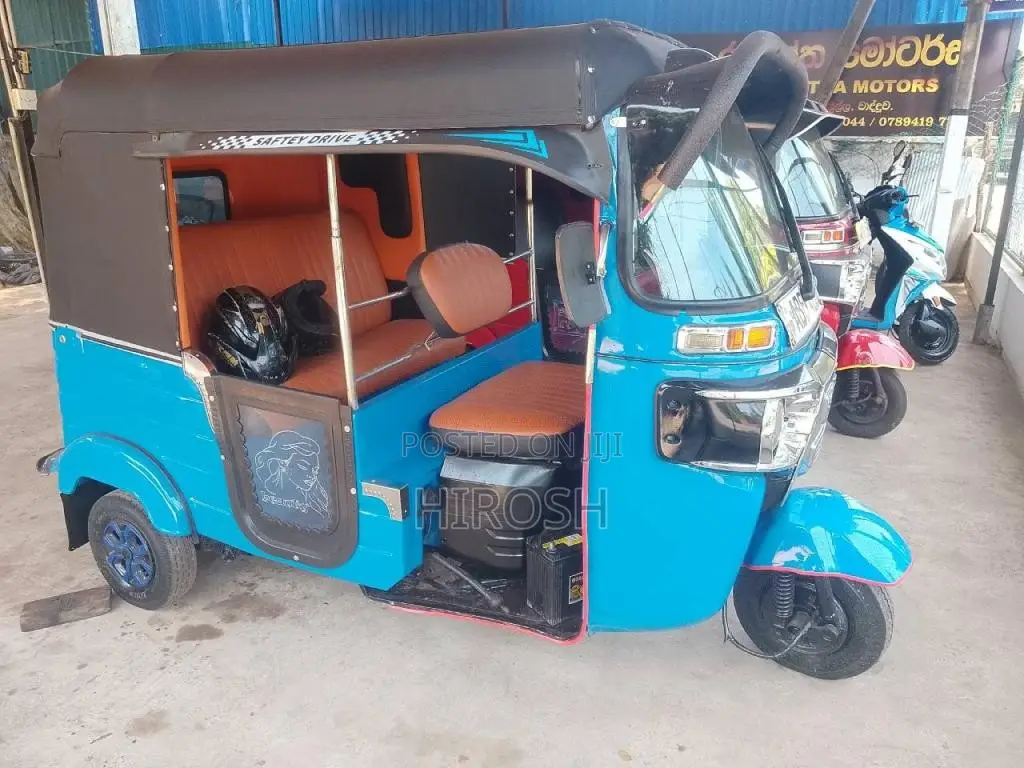 Bajaj 4 Stroke 2015 Three Wheel (Used)