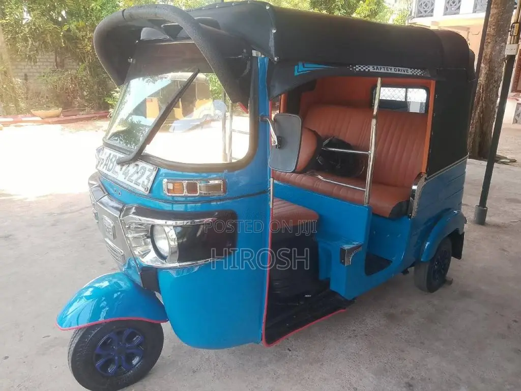 Bajaj 4 Stroke 2015 Three Wheel (Used)