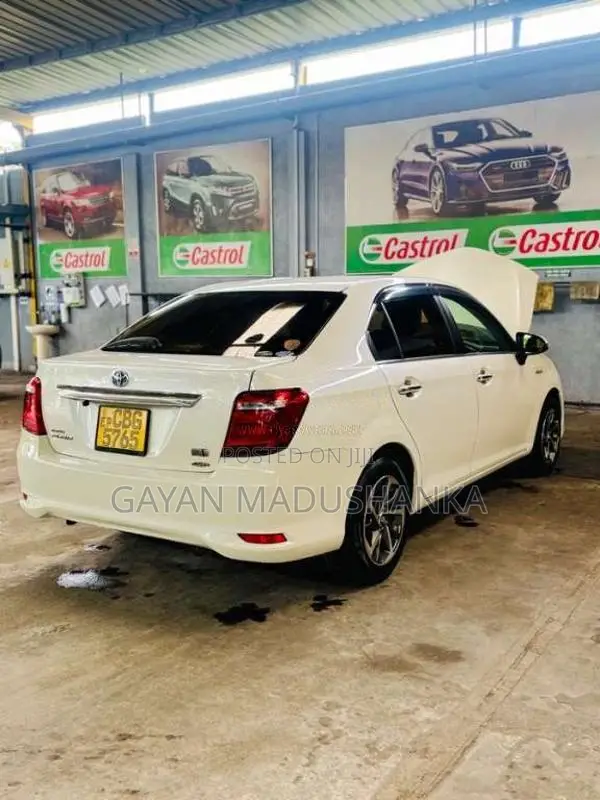 Toyota NKE 165 2019 Car (Used)
