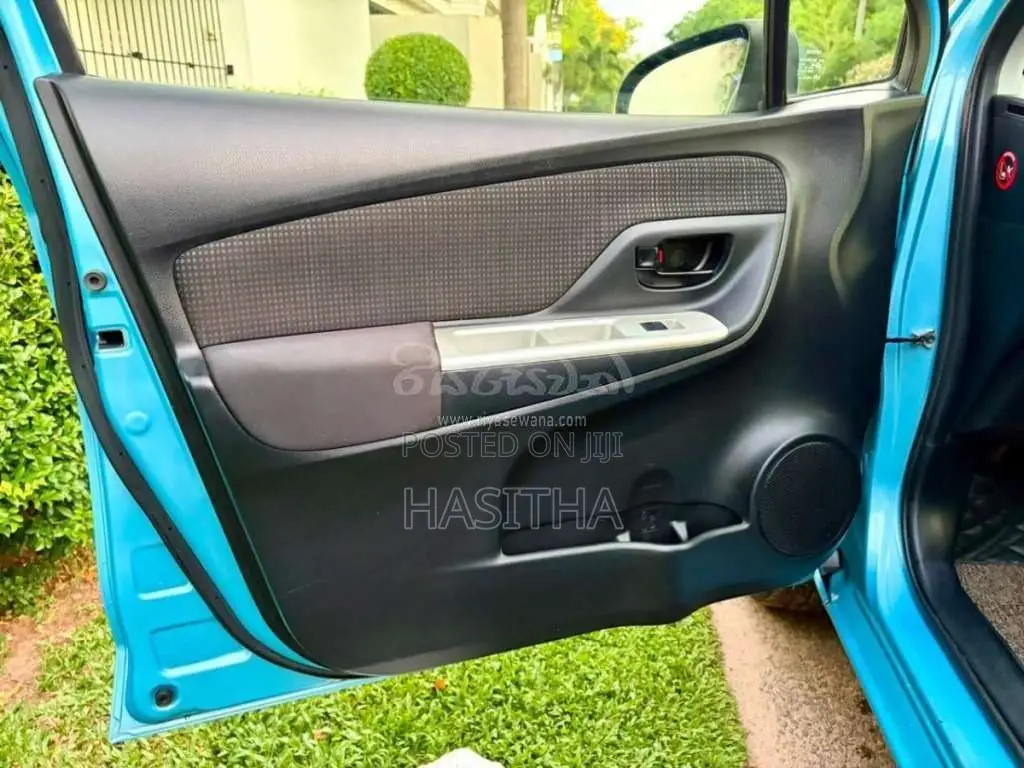 Toyota Vitz 2016 Car (Used)