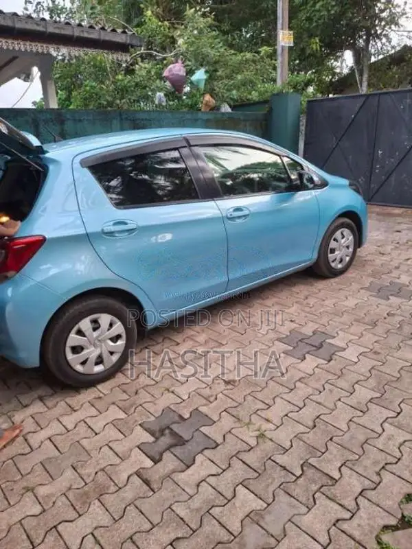 Toyota Vitz 2016 Car (Used)