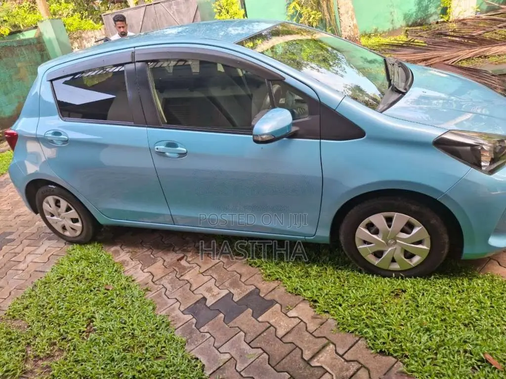 Toyota Vitz 2016 Car (Used)