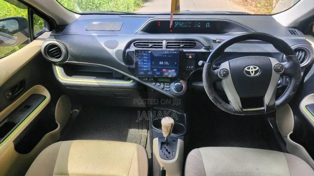 Toyota Aqua 2014 Car (Used)