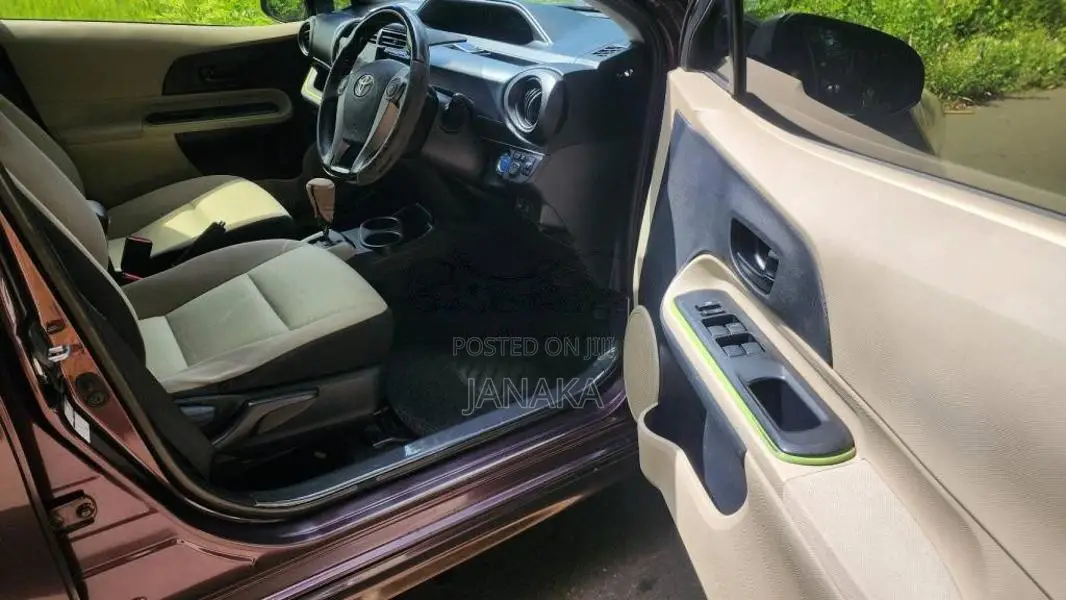 Toyota Aqua 2014 Car (Used)