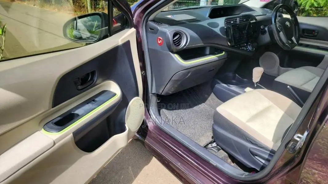Toyota Aqua 2014 Car (Used)