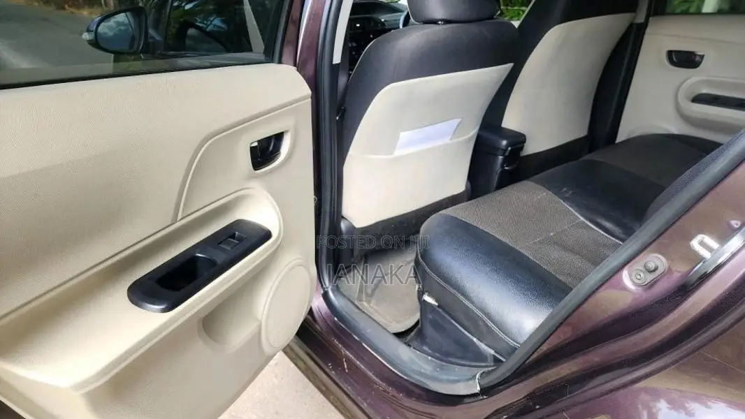 Toyota Aqua 2014 Car (Used)