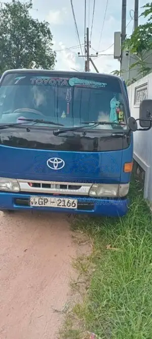 Toyota Dyna 1997 Crew Cab (Used)