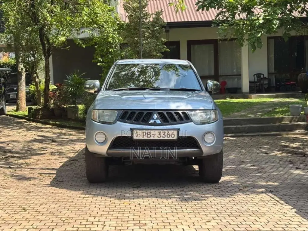 Mitsubishi L200 4WD 2007 Pickup (Used)