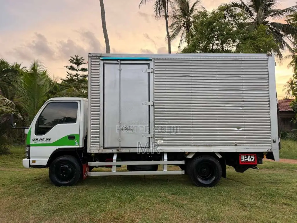 Isuzu ELF 2006 Lorry (Used)