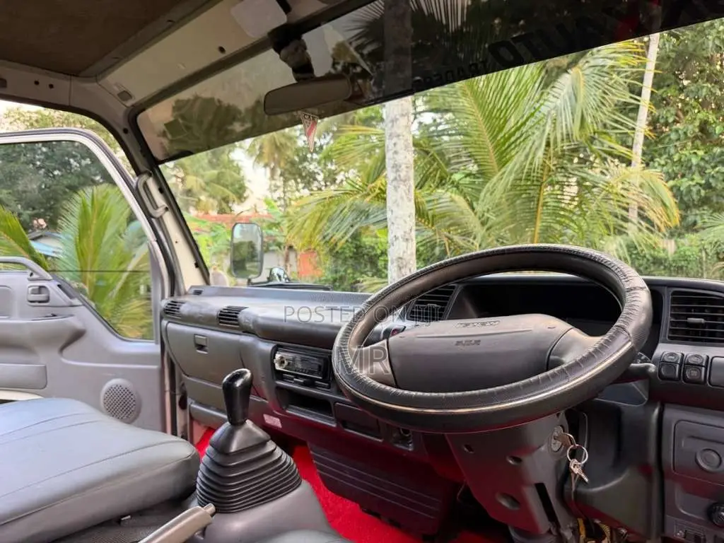 Isuzu ELF 2006 Lorry (Used)
