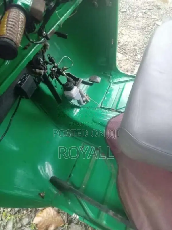 Bajaj 2 Stroke 2006 Three Wheel (Used)