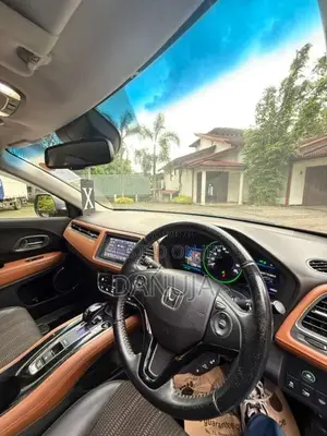 Honda Vezel 2014 SUV (Used)