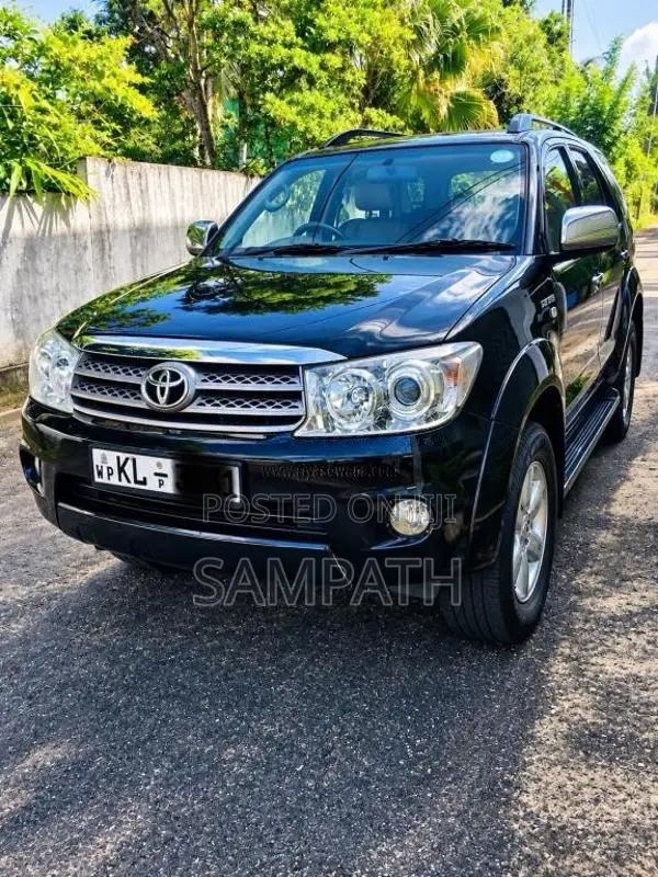 Toyota Fortuner 2010 SUV (Used)